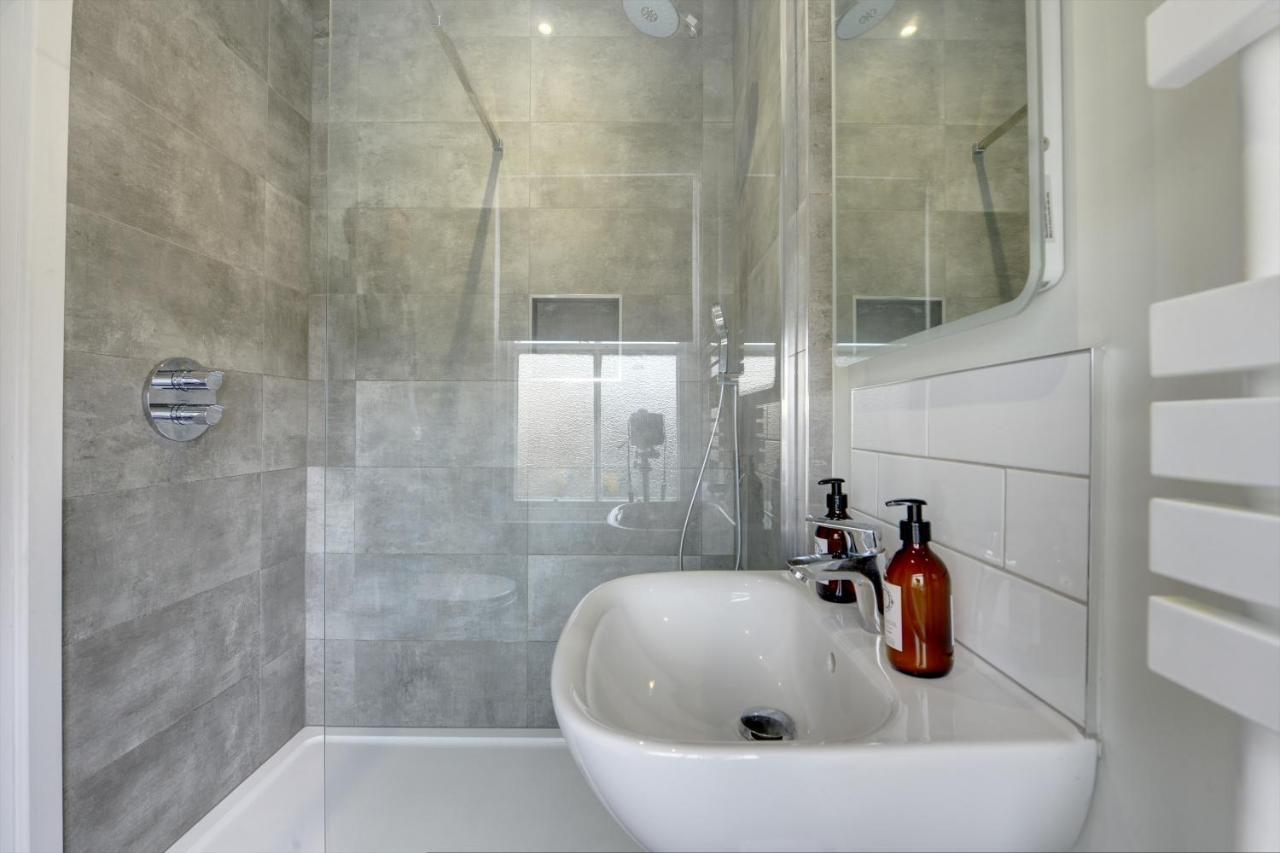 The Nook - A Modern 2 Bedroom Loft With Parking Ripon Eksteriør bilde